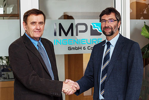 Dr. Manzenrieder hands over the company to Dr. Frank Spingat
