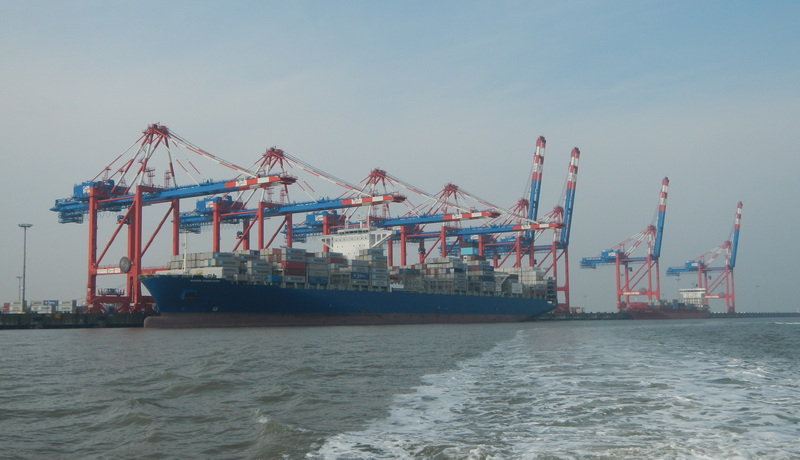 Hafenbetrieb am JadeWeserPort